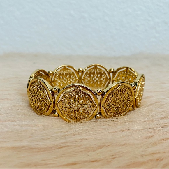 Gold tone medallion stretch bracelet - Picture 1 of 4